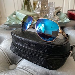 Women’s Polarized Oakley Aviators